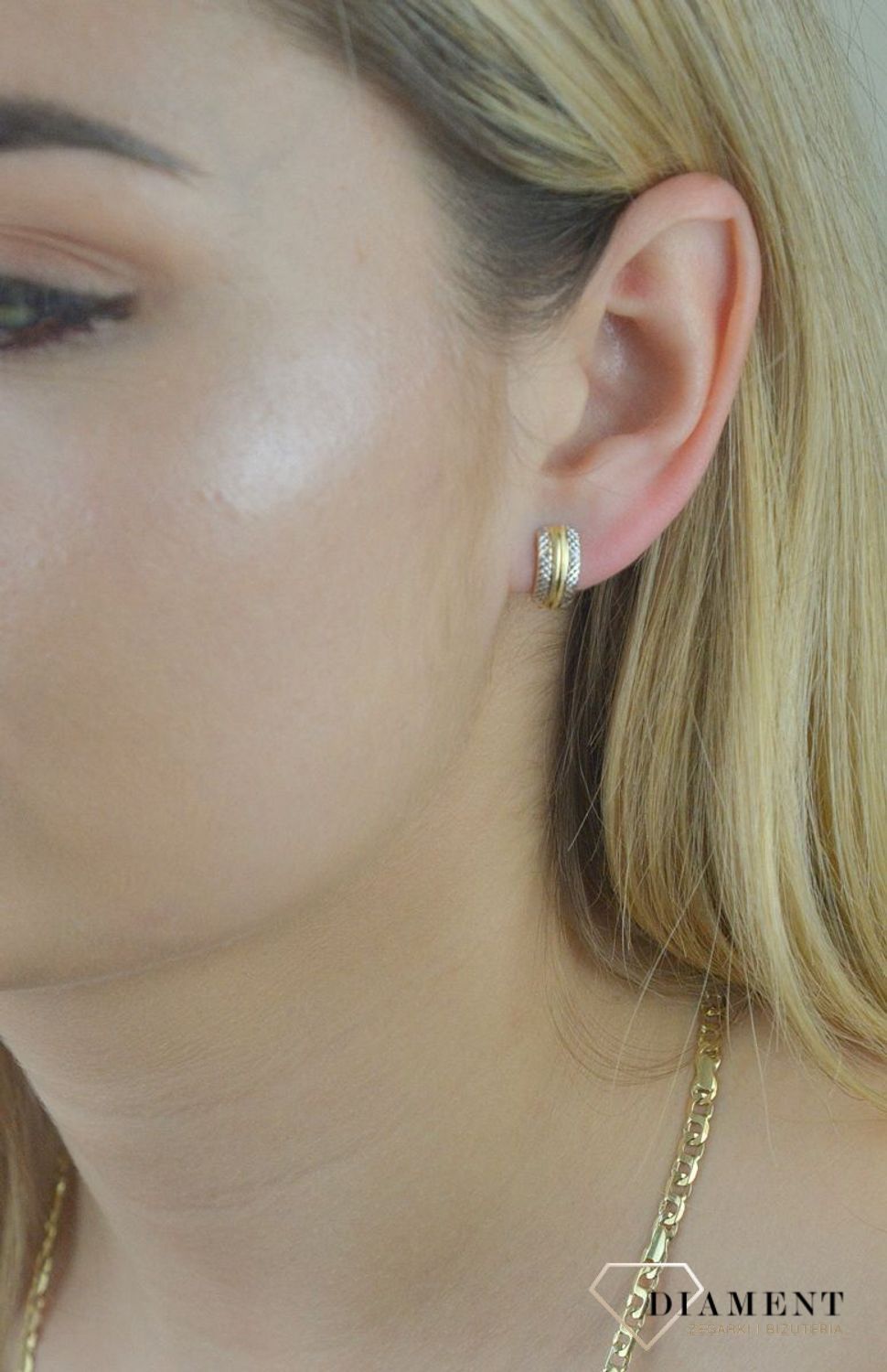 Złote kolczyki 585 brzegi białe złoto grawerowane KL 1079B Eleganckie, zdobione złote kolczyki z białym złotem i grawerowanym brzegiem wykonane ze złota próby 585..jpg